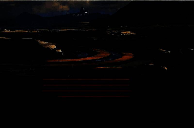 玩家角色在《刺客信条：影》中掠夺皇陵画面