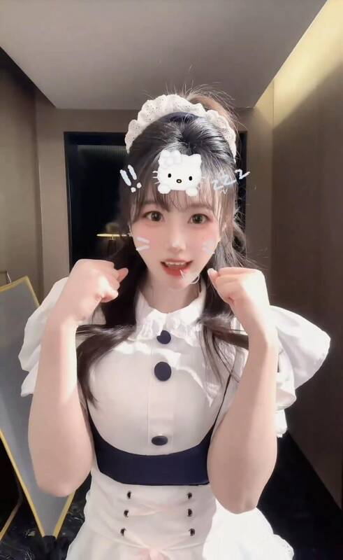 小狐狸萍萍演员钱思怡穿女仆装热舞截图2