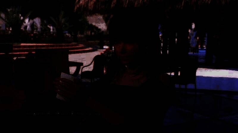 《死或生：女神璀璨假期》游戏画面中的女孩