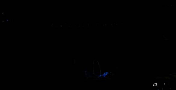 放下悬吊士兵拿炮弹画面