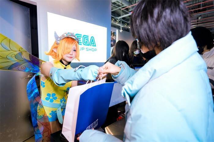世嘉快闪店人气COSER与玩家互动图片