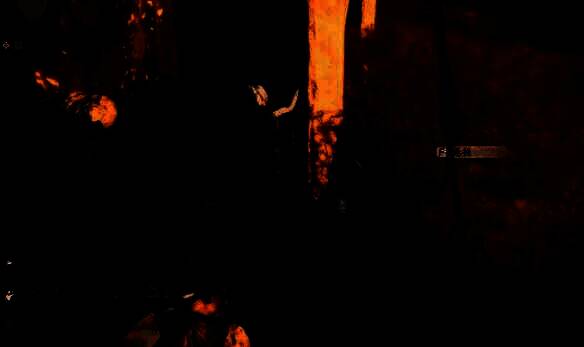 将染血的红缨放到枪上的画面