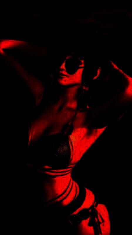 《星刃》女主伊芙在照相模式中的画面