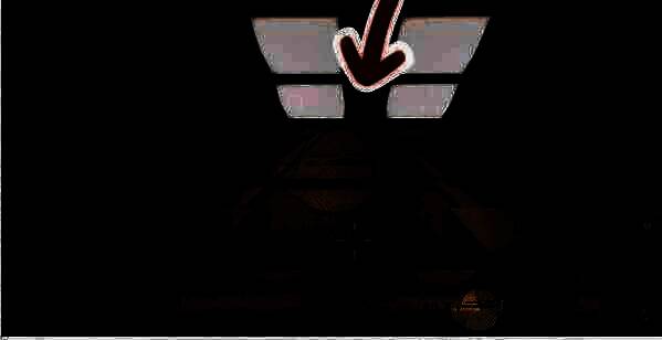 巴别塔外金字塔雕像