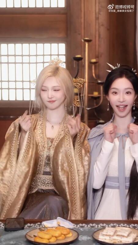 《完蛋！我被美女包围了2》视频截图1