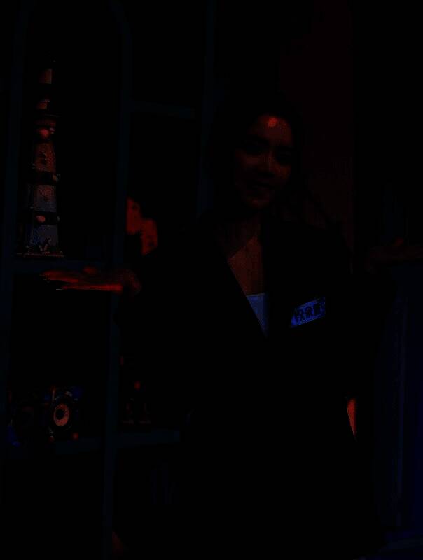 余霜在央视节目的画面2