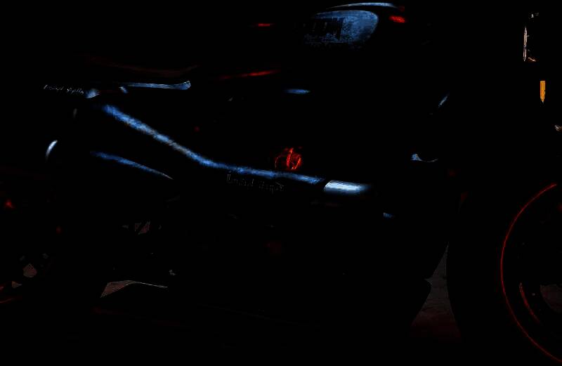 《毁灭战士:黑暗时代》联名款定制机车细节图1