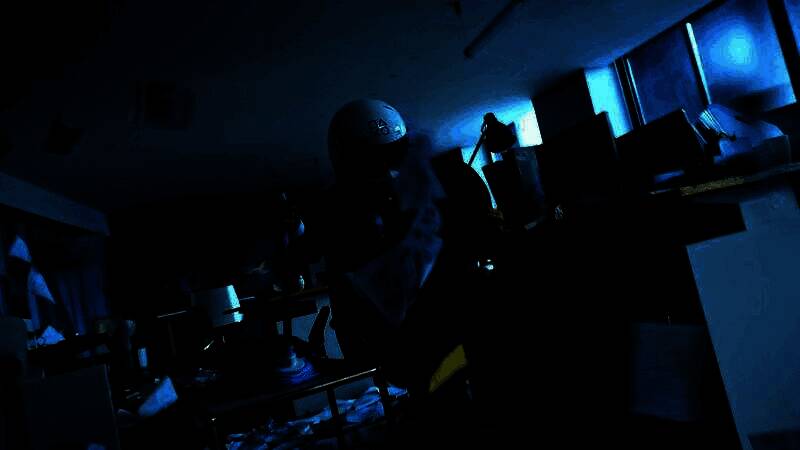 大张伟在游戏氛围中的画面