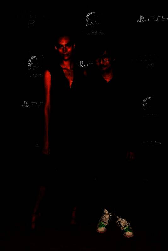 小岛秀夫与查理·弗雷泽、卡洛琳·波拉切克合影