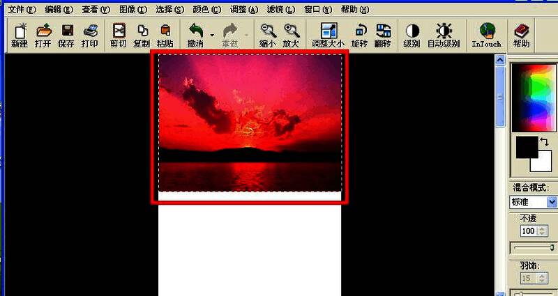 粘贴图片到空白长图并调整位置界面图