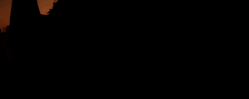 游戏内宝箱开启界面展示，箱子位于山顶开阔地带，周围环境荒凉但视野极佳