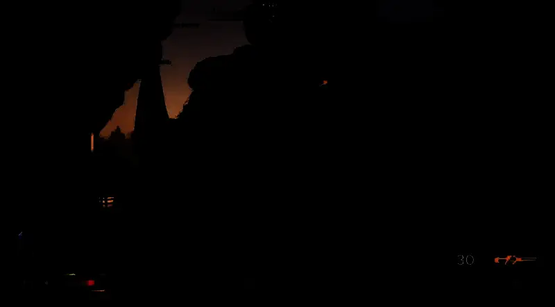 背包界面展示，多个部件元素整齐排列，其中一个显示为蓝色品质的轻甲配方