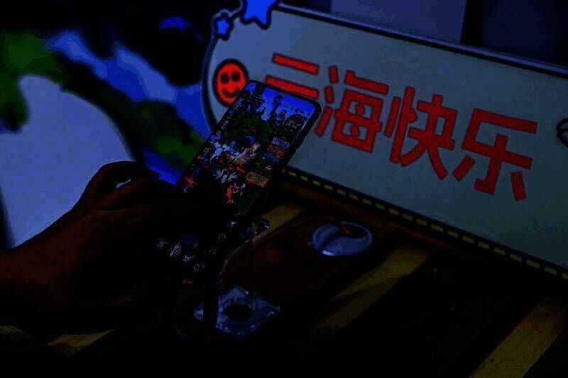 玩家在ChinaJoy现场体验《云海之下》