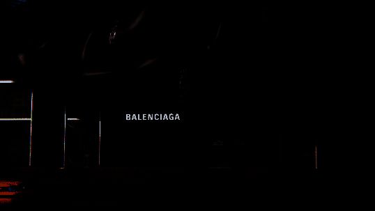 《极品飞车:集结》游戏中巴黎世家旗舰店开业活动画面