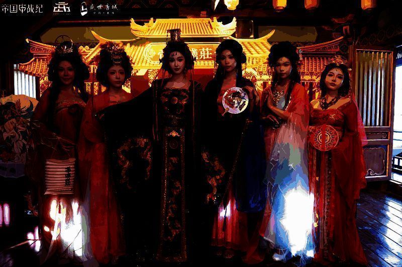 颜值达人化身不同角色的画面