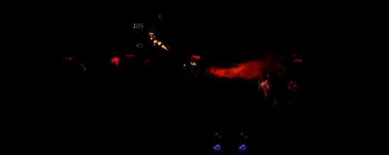 《地心归途》游戏界面截图，展示巨兽Boss战斗场景