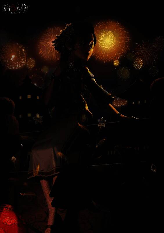 玩具商稀世时装花千树展示，身穿金白旗袍，背景烟花绚烂