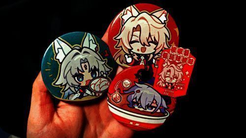 玩家晒出联动套餐包装盒DIY作品,包括自制徽章、冰箱贴与流麻周边,创意十足