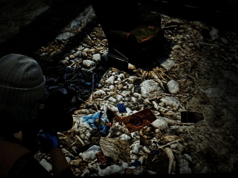 玩家在沙滩边破旧小屋旁调查铁锹，环境荒凉且充满神秘感