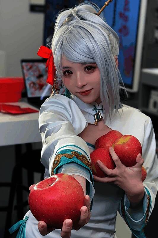 赛丽亚用杭州方言送苹果，现场玩家热情高涨