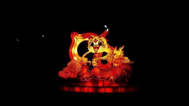 正佳广场灵蛇花灯展示,花灯造型精美,现场人头攒动,玩家拍照打卡