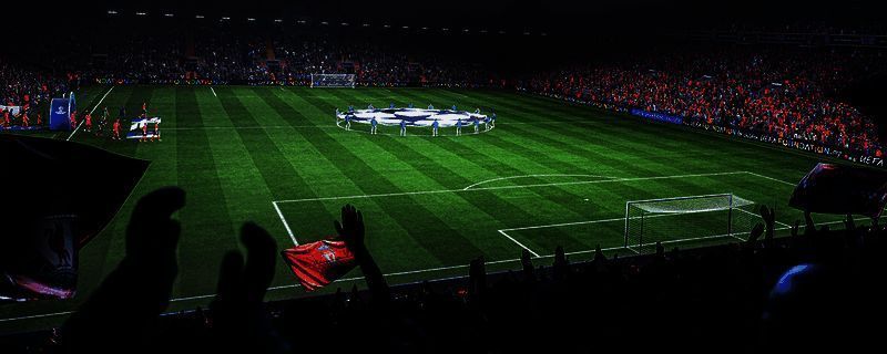 《EA SPORTS FC 26》游戏封面展示,红色主色调搭配足球元素,凸显热血氛围