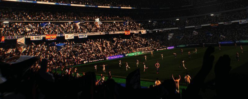 EA SPORTS FC 26游戏封面展示,经典足球元素与现代设计风格结合