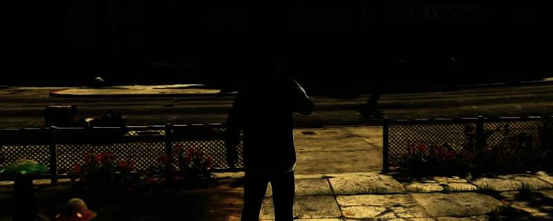 GTA5游戏内秘籍使用画面,角色在城市中召唤武装直升机,画面充满动作感与自由度