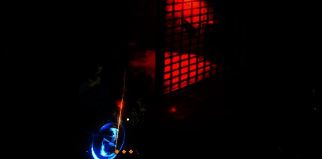 异人之下战斗场景中角色利用地形掩体进行战术调整,战斗节奏紧凑