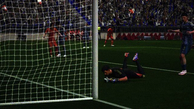 范巴斯滕在禁区内灵活转身射门,动作流畅自然