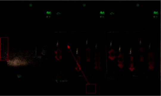 祈福风铃挂在架子上的场景,风铃随风摇晃,周围光线昏暗