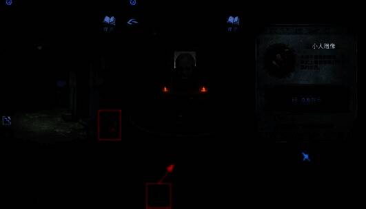 玩家将小人雕像嵌入木柜顶部,柜板松动掉落,露出隐藏探头,光影变化营造强烈悬念感