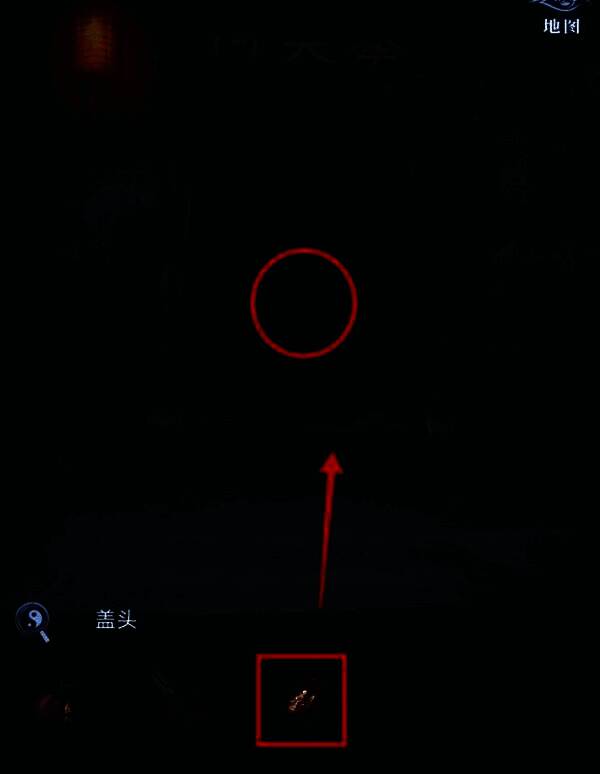 惊悚小游戏画面，黑影快速掠过屏幕，营造紧张气氛