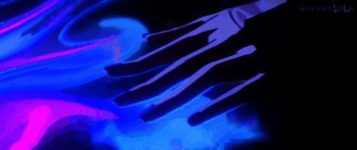 大黑塔坐在书桌前轻触水面，倒影中浮现开拓者战斗场景