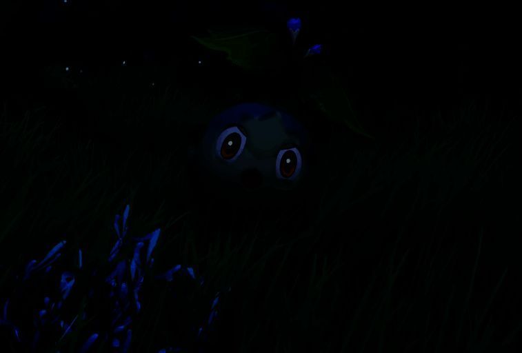 飘飘花特写图,展示其悬浮状态与花瓣状身体结构,背景为黄色树林