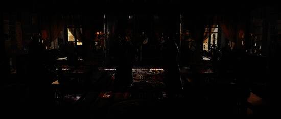 游戏内多分支剧情界面展示,左侧为隐居路线,右侧为争霸路线,选项设计极具代入感