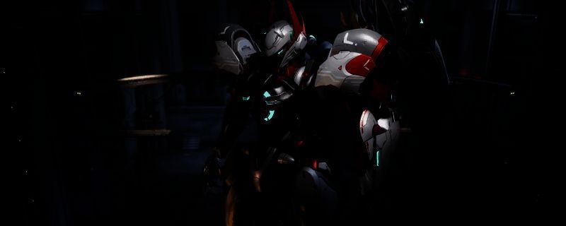 《解限机》中飞景机甲装配红异端高达涂装后的高清展示图,机身以茜草红为主色调,搭配深叶绿与金棕色细节,极具视觉冲击力