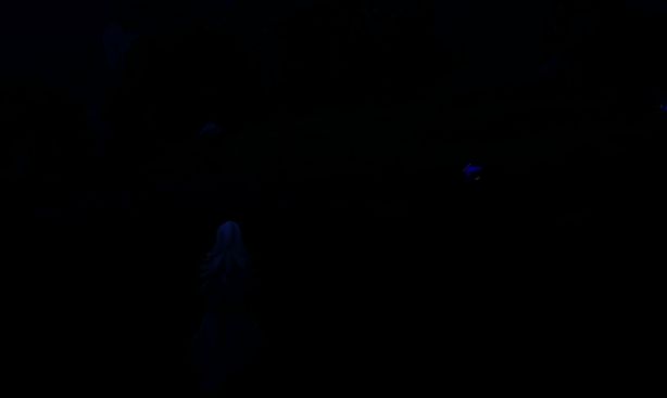 幻焰灵悬浮于空中，周身环绕红色火焰特效，周围环境昏暗突出其醒目外观