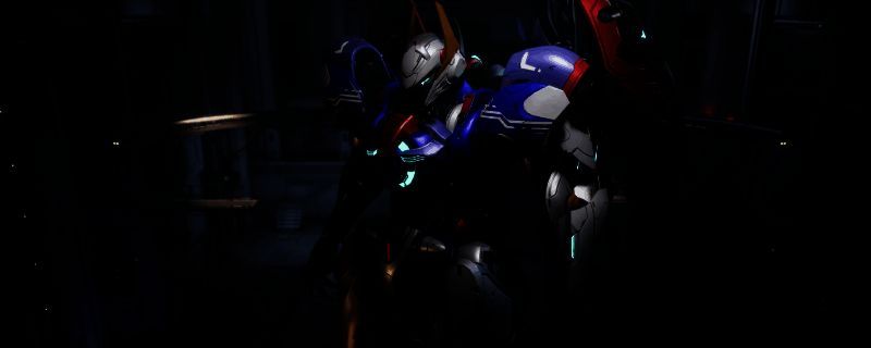 解限机游戏中飞景机甲采用命运高达涂装后的高清展示图,蓝红配色鲜明,金属质感强烈,细节处光影分明