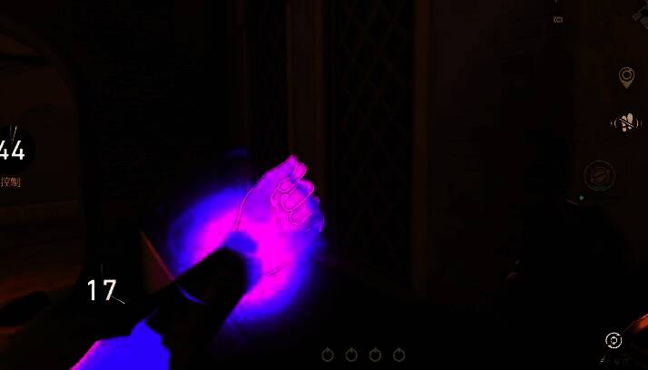 星礈释放引力黑洞技能瞬间，黄色种子升腾起蓝色能量漩涡，敌方角色被强制拉向中心点