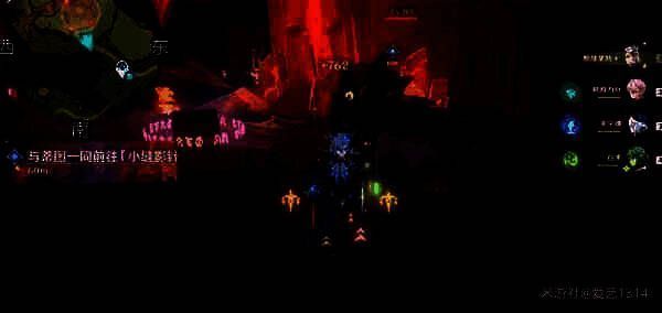 角色在昏暗洞穴中前行,前方有魔物巡逻,地面泛着微弱蓝光