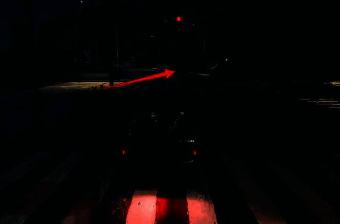 玩家角色使用水元素技能轰击无首铁驭的护盾,蓝色水流与红色火焰激烈碰撞,产生大量蒸汽特效