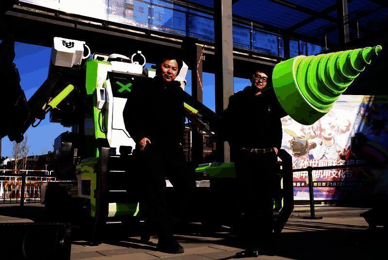 ‘古建机甲·丝路’展区,机甲与仿古建筑结构巧妙结合,展现中式科幻美学