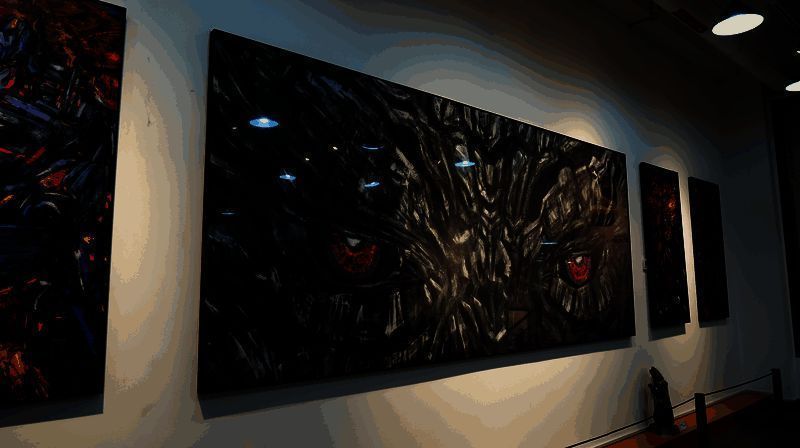 《环太平洋》五大机甲模型陈列于玻璃展柜中,细节精致,灯光映衬下极具视觉冲击力