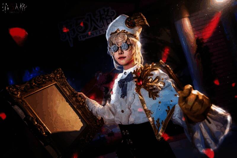 画家COSER正在作画,身旁摆放着《第五人格》主题画布,周围玩家围观拍照