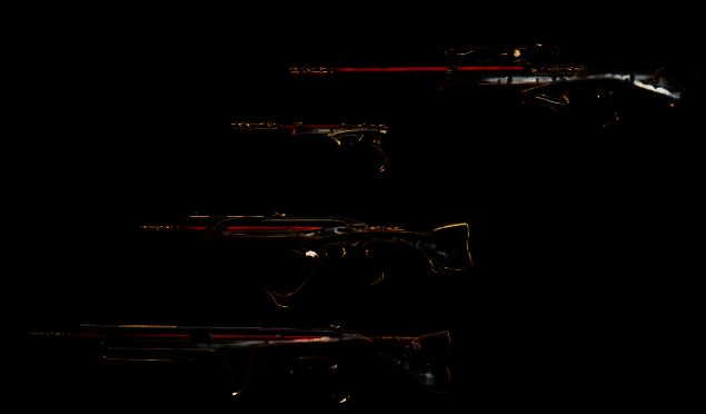 游戏商城界面截图，展示多款待购枪皮及其价格信息