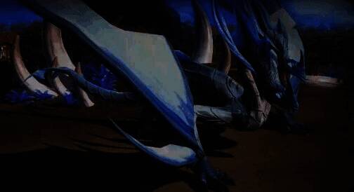 石诺站在队伍最前方,手持巨盾抵挡攻击,西蒙在后方施放治疗法术,光芒笼罩全队