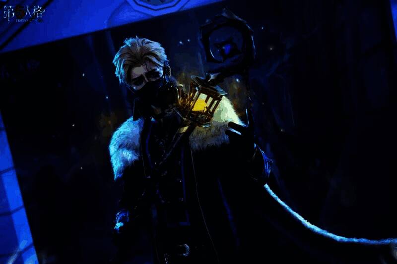 多位COSER集体亮相舞台,台下观众举牌应援,现场气氛热烈