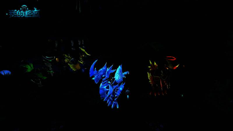 玩家在游戏内驯养异星生物、布置家园、参与团队副本的多场景拼接图,展现丰富的沙盒互动内容