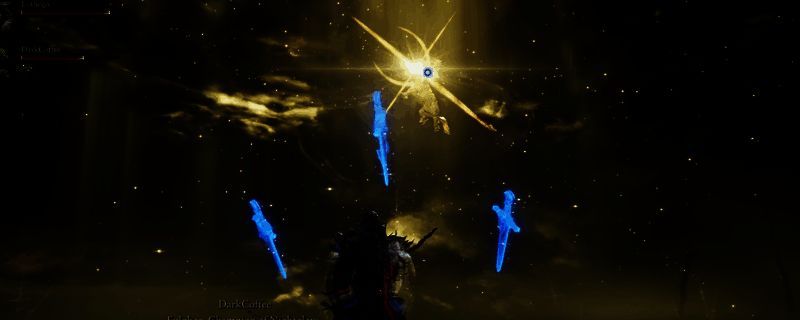 《艾尔登法环:黑夜君临》游戏画面,角色手持石剑钥匙站在古老石门前,周围是昏暗的遗迹环境